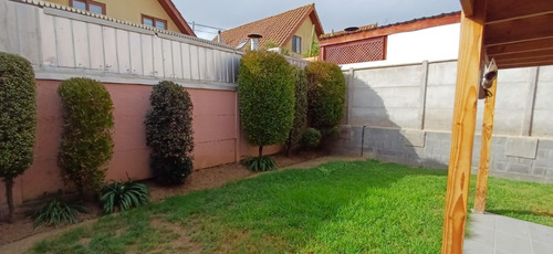Casa En Barrio Residencial Con Jardín Terraza Techada
