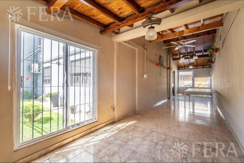 Imagen 10 de 21 de Venta Casa Para Dos Familias De 5 Ambientes Con Patio Con Parrilla Y Quincho Wilde (30145)