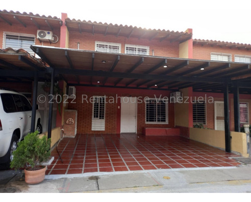 Gisselle Lobo Vende Hermosa Casa En Conjunto Privado Del Este De Barquisimeto, - 2 4 1 6 2 2 4- Con Vigilancia Privada, 24/7, Sala, Bar, Estudio, Area De Servicio.