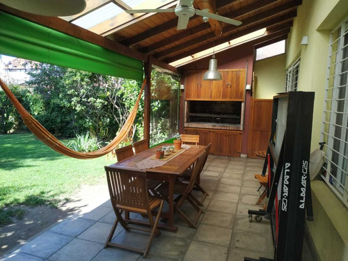 Excelente Chalet - 5 Amb. - Hurlingham (parque Johnston)