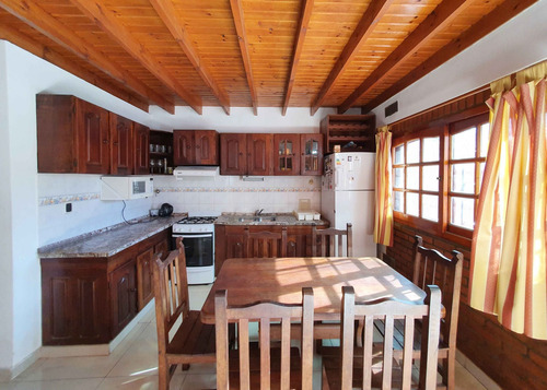 Imagen 8 de 17 de Venta De Casa 4 Ambientes Con Pileta Quilmes