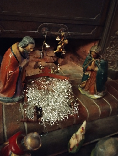 Pesebre Navideño Con Figuras 30cm Maria Camellos Reyes Magos (Usado)