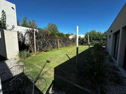 Casa En Venta En Santa Guadalupe, Pilar Del Este, Pilar