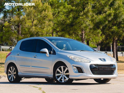 Peugeot 308 Premium Turbo Extra Full - Permuta / Financia