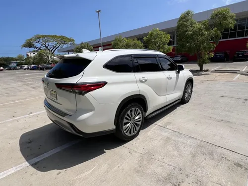 Toyota Hailander Platinum