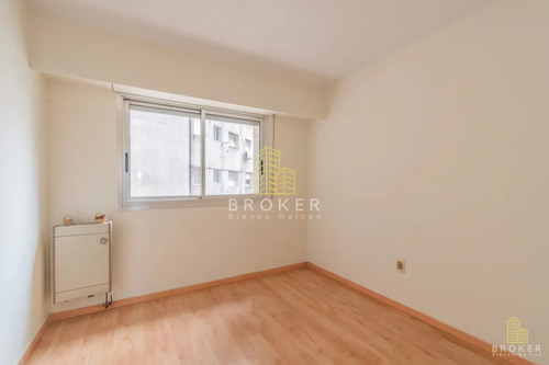 Venta De Apartamento 2 Dormitorios Y 1 Baño Y Garage - Tres Cruces. Montevideo Uruguay.