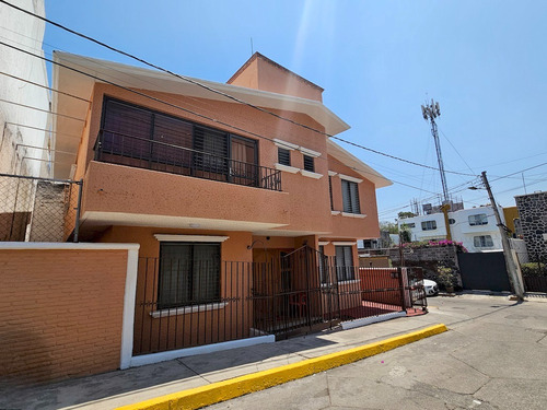 Casa Con Inigualable Ubicación Al Norte De La Ciudad, En Col. La Pradera, Cuernavaca Morelos.