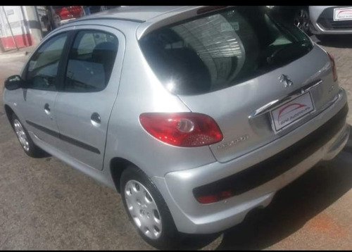 Imagem 2 de 3 de Peugeot 207 1.4 8v 2011 Flex