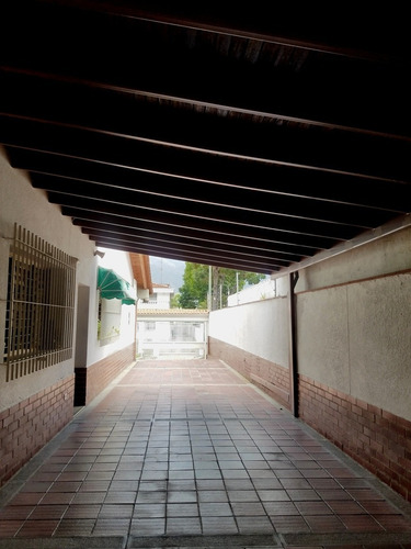 Imagen 20 de 29 de Casa De 560 M2 En Colinas De Los Ruices