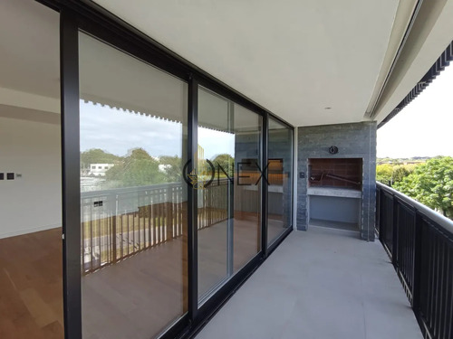 Venta De Apartamento De 3 Dormitorios De Lujo En Carrasco, Montevideo