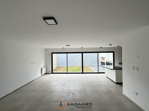 Lomas De Manantiales - Duplex 3 Dormitorios - Escritorio Venta[