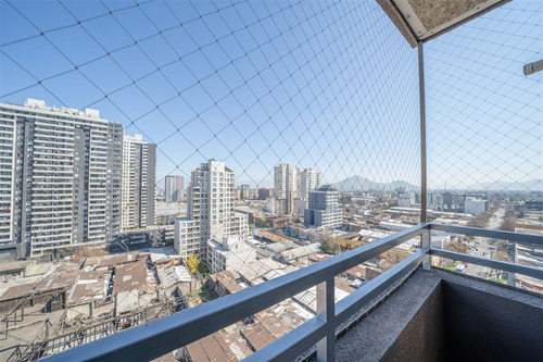 Depto Remodelado Como Nuevo En Venta De 3 Dorm. En Santiago