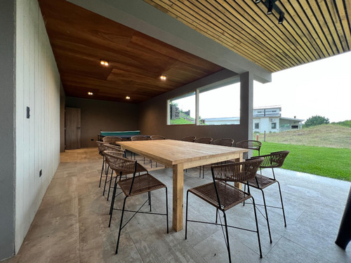 Casa En Venta Ubicada En Barrio Senderos Iv - Costa Esmeralda