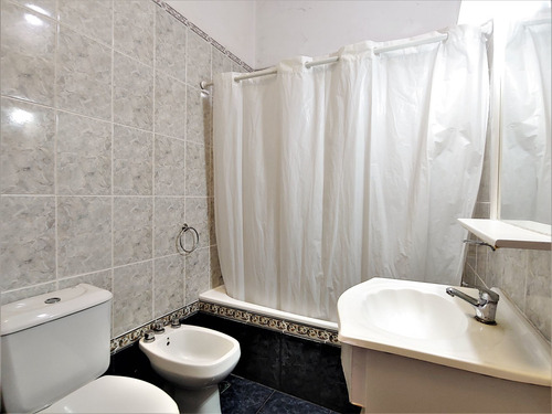 Imagen 25 de 30 de Casa 4 Amb Parque Cochera En Venta En La Tablada
