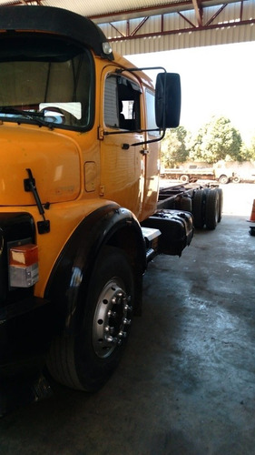 Imagem 2 de 10 de Mercedes Bens Truck