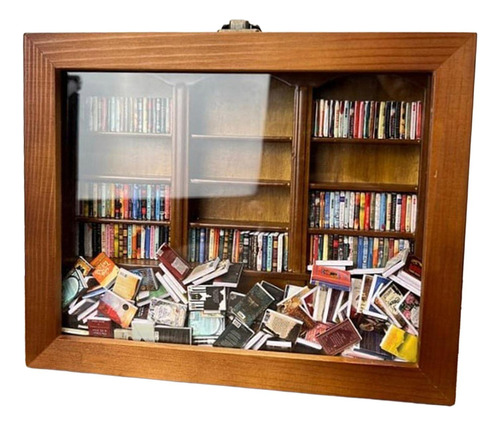 . Agitando Estante De Livros Em Miniatura, Presente