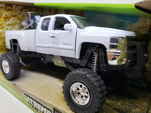 New Ray 1:43 Chevrolet Silverado 2500 Hd Con Moto Yamaha 125 Color Blanco