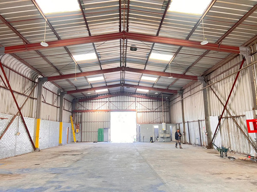 Bodega Con Oficina 610 M2 En Condominio Cerrillos