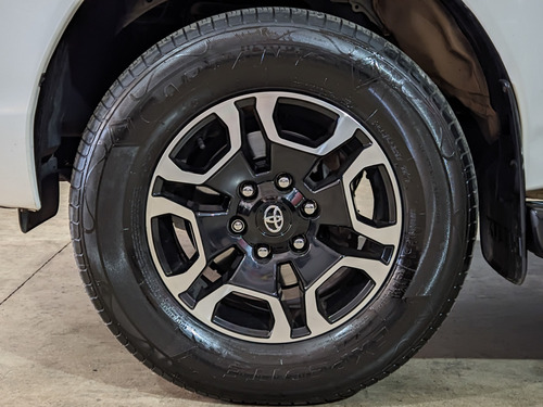 Toyota Hilux 2.8 D-4D TURBO DIESEL CHASSI 4X4 MANUAL