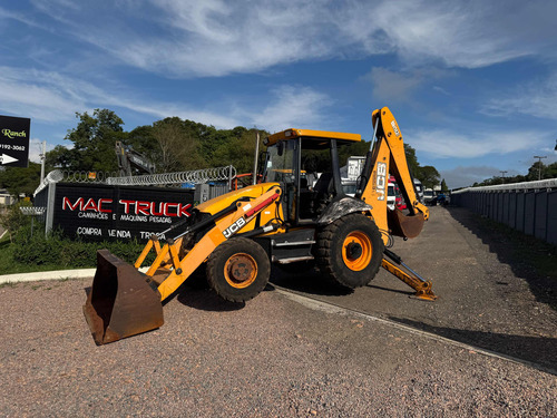 Retroescavadeira Jcb 4x4 2011