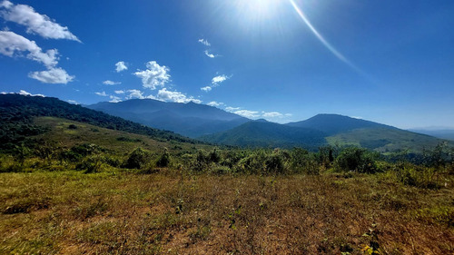 Terreno Próximo À Cachoeira Com Vista Para O Parque Nacional