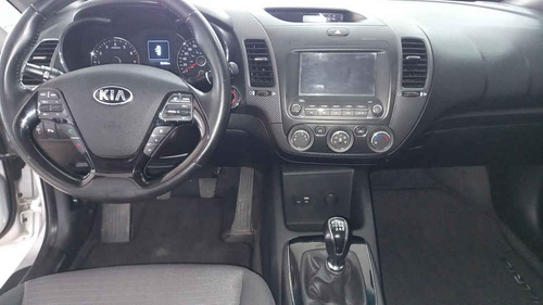 Imagen 11 de 15 de Kia Forte Sedan 2018 4p Ex, Tm6, Bl, Cmara Reversa 7, F.