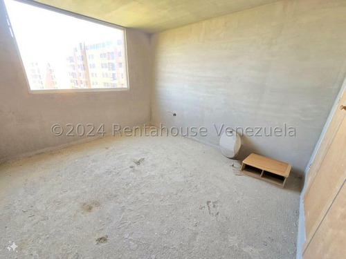 Apartamento Obra Gris En Venta En Colinas De La Tahona 72mt2 2d 2b 2p