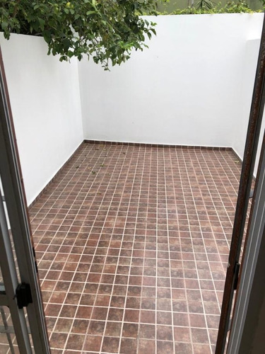 Imagen 12 de 14 de Departamento 2 1/2 Amb - Al Frente Con Cochera Y Patio - Con Renta
