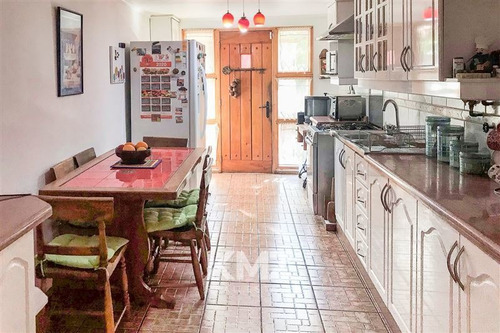 Casa En Venta De 8 Dorm. En La Florida