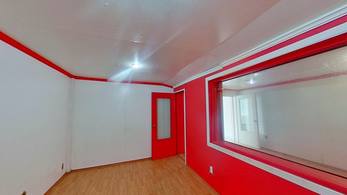 Edificio De Oficinas En Zona Comercial