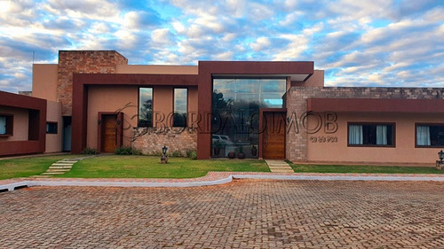 Imagem 6 de 30 de Casa De 400m² + Casa De Apoio De 300m, Lazer Completo E Área Verde. - Villa124693