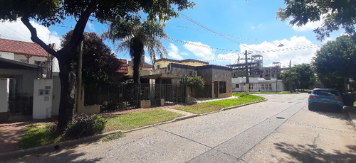 Casa En Alberdi De 2 Dorm, 2 Cocheras, 2 Baños, 2 Patios..