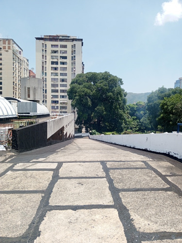 Vende Centro Comercial Avenida Bolivar De Valencia