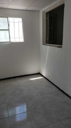 Alquilo Apartamento #3 De Un Dormitorios En La Blanqueada