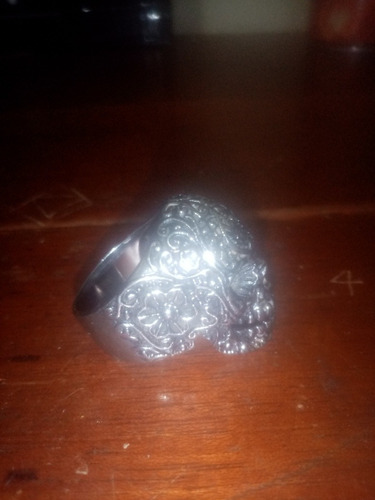 Imagen 2 de 3 de Anillo De Plata (calavera)