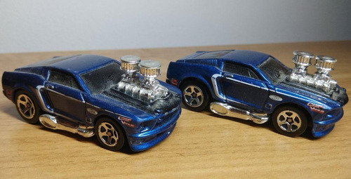 2x Hot Wheels 1968 Mustang