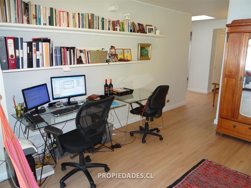 Casa En Venta De 4 Dorm. En Las Condes