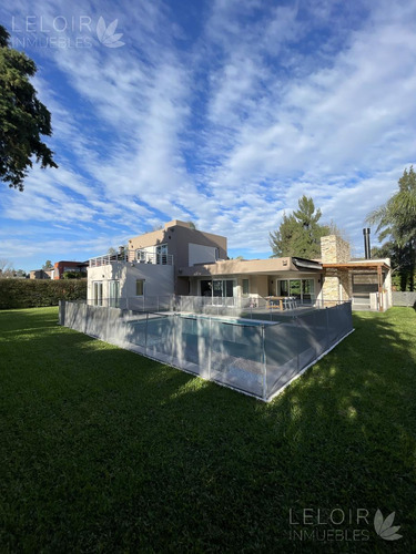 Casa En Venta 4 Amb En Barrio Cerrado Altos Del Sol