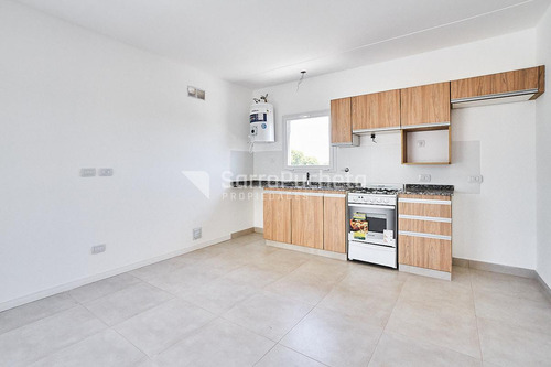 Venta Departamento 2 Ambientes Hurlingham 1° A