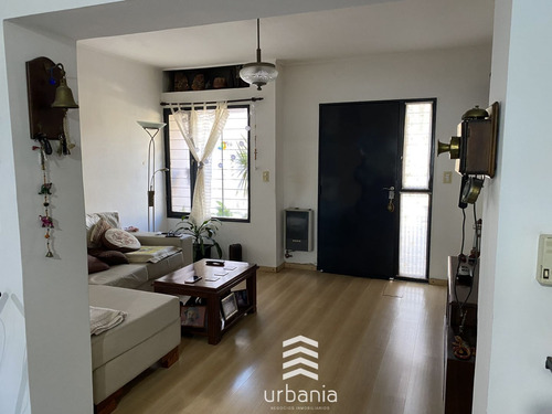 Venta Casa 2 Dormitorios Jardin Parrilla Cocheras Altura Pel