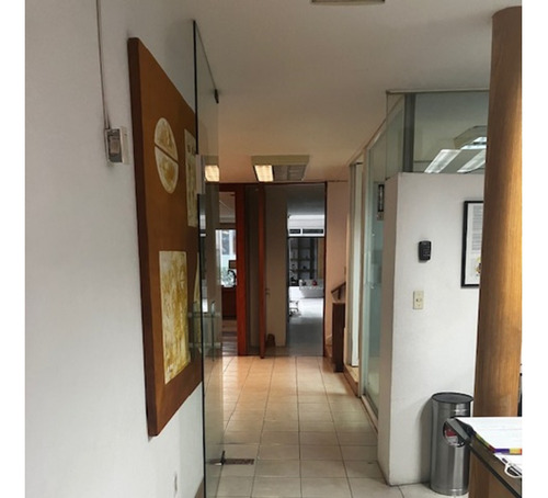 Edificio De Oficinas De Tres Niveles, Con Excelente Ubicación