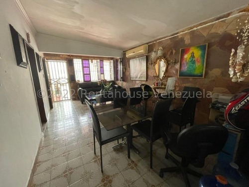 Imagen 7 de 30 de Casa En Venta Fundalara Este Barquisimeto, Calle Cerrada, Cerco Electrico, Amplio Estacionamiento, Servicio De Agua Constante, Info. 0424-5337900, Nds 02/06