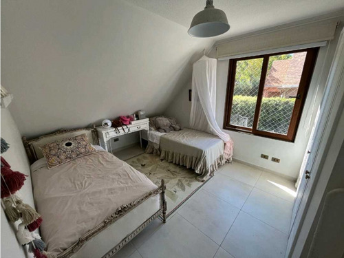 Casa En Barnechea/ Camino La Cumbre