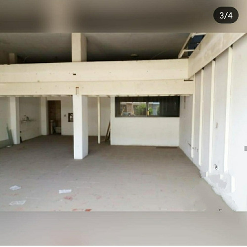 Imagen 3 de 3 de En Venta Local Comercial En La Av Bolívar De Puerto La Cruz.