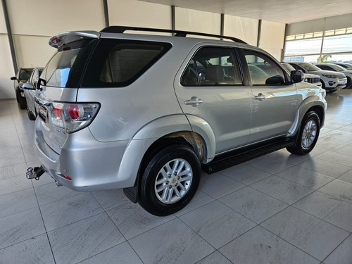Toyota Hilux SW4 3.0 SRV 4X4 7 LUGARES 16V TURBO INTERCOOLER DIESEL 4P AUTOMÁTICO