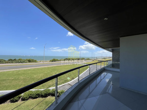 Venta Apartamento Primera Linea Mansa Frente Al Mar Con Parrillero Propio. Punta Del Este Uruguay