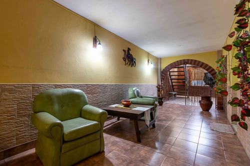 Imagen 12 de 30 de Casa En Venta · 3 Dormitorios · Patio · 2 Cocheras