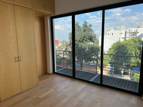 Venta De Departamento En Excelente Zona Con Balcón