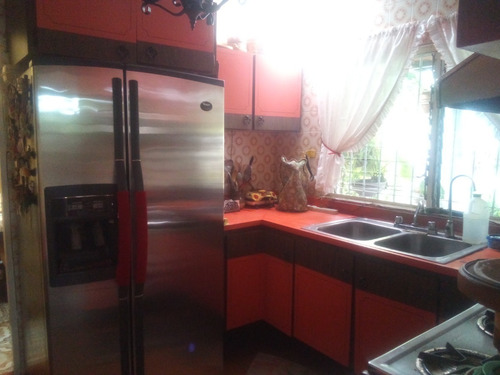 Imagen 2 de 9 de Se Ofrece En Venta Espaciosa Casa Quinta Localizada En El Piñal, El Limón.