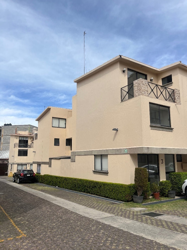 Casa En Venta En Condominio  Con Seguridad Remodelada